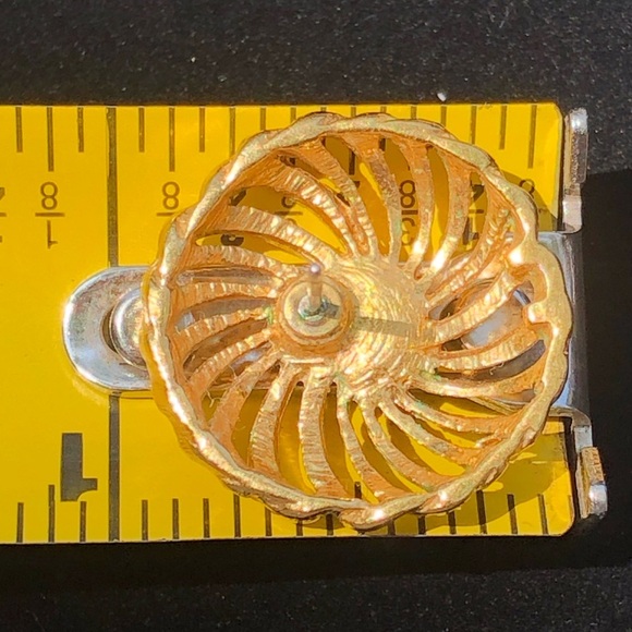 Vintage Napier Spiral Pinwheel Earrings, Gold Tone Filigree Button Studs - Picture 3 of 5